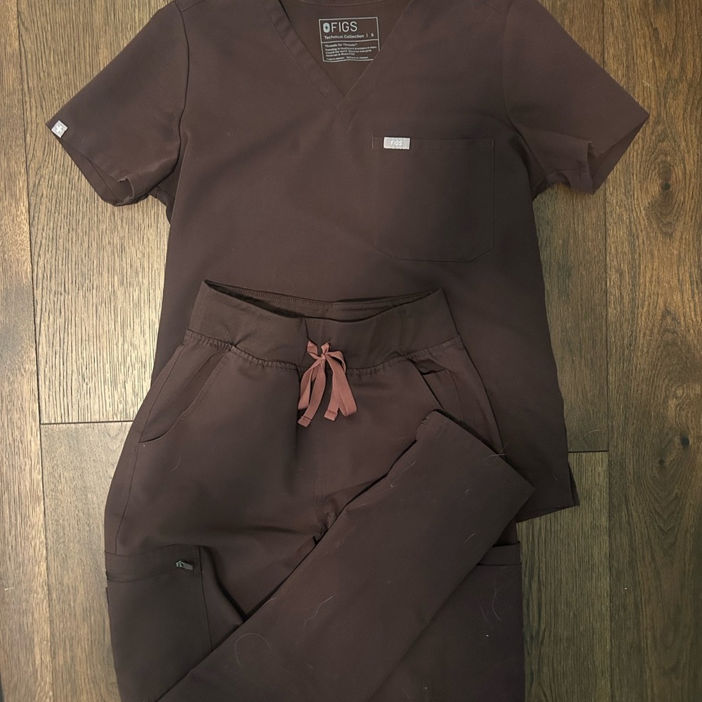 Figs Brown Scrub Set